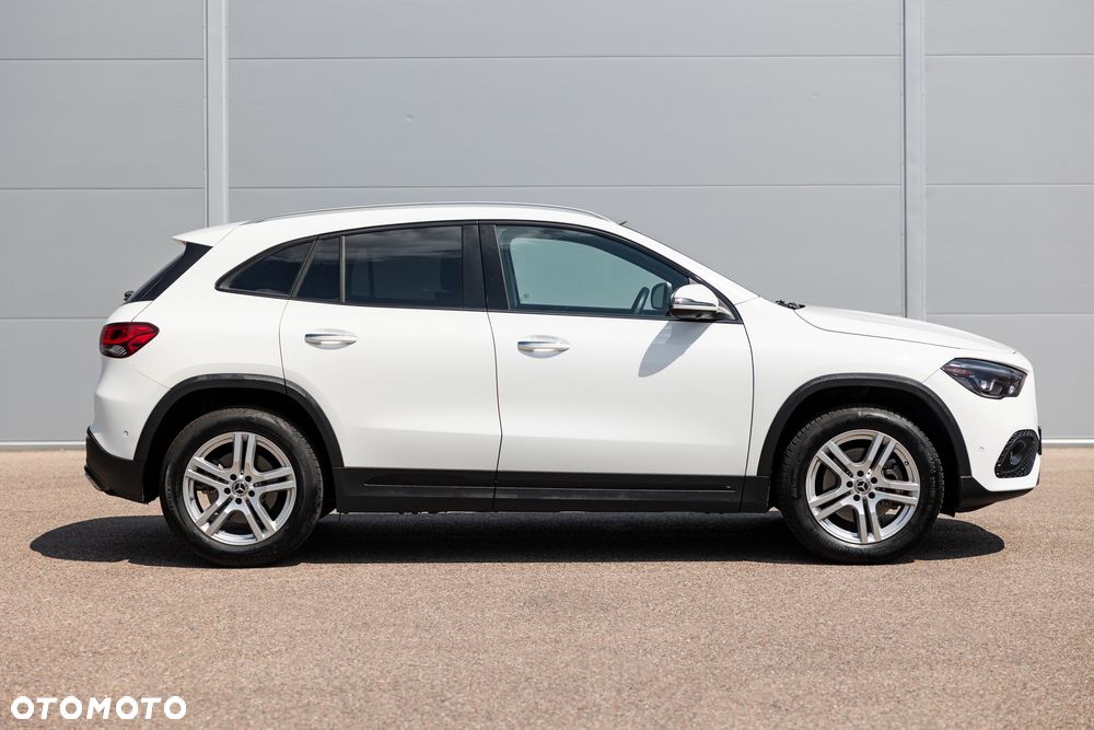 Mercedes-Benz GLA 250 8G-DCT Progressive - 11