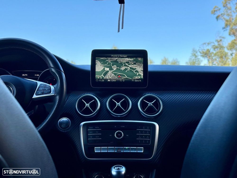 Mercedes-Benz A 180 d AMG Line - 32
