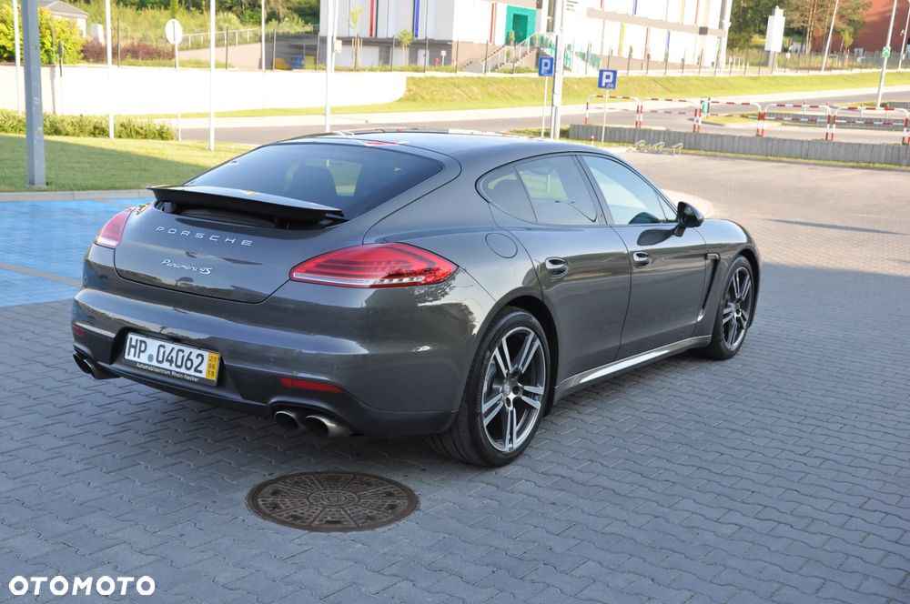 Porsche Panamera 4S - 4