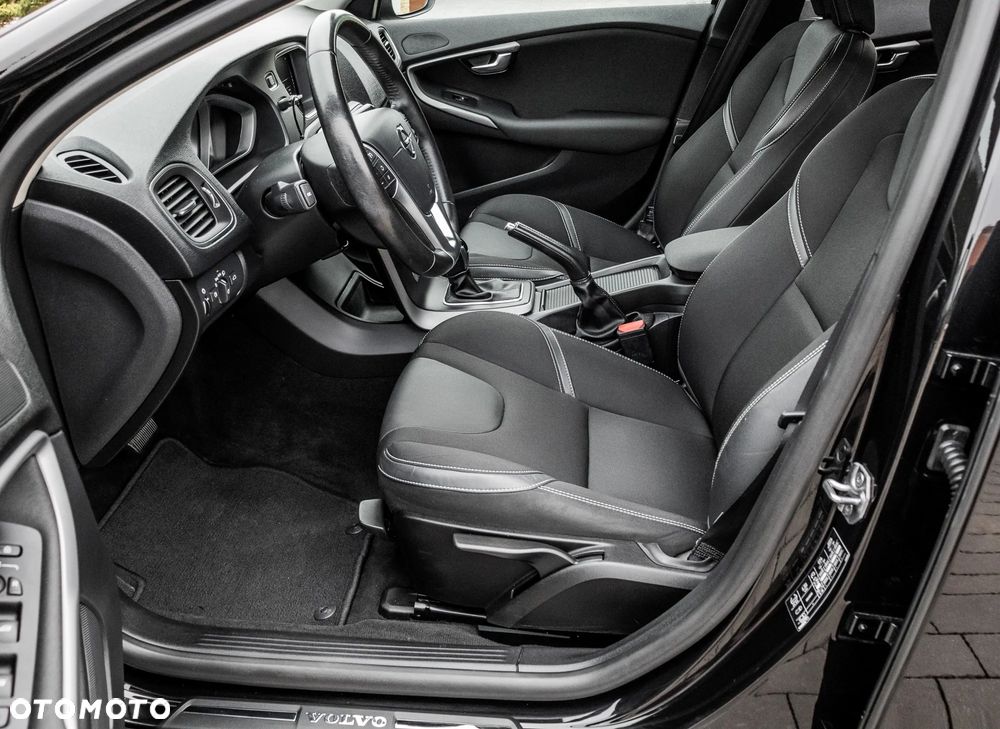 Volvo V40 D2 Drive-E R-Design Momentum - 13