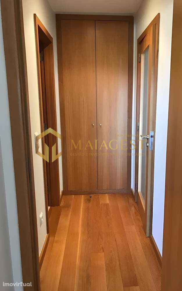 Apartamento T1 no Último Piso com Varanda e Garagem em Canidelo - Grande imagem: 3/12