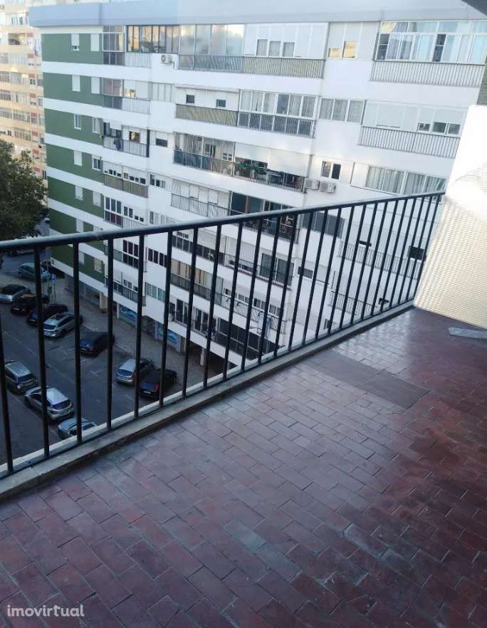 Fantástico apartamento T4 mobilado, equipado e decorado, na Venda Nova - Grande imagem: 5/19