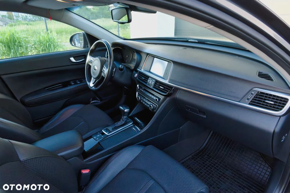 Kia Optima 2.0 L - 13