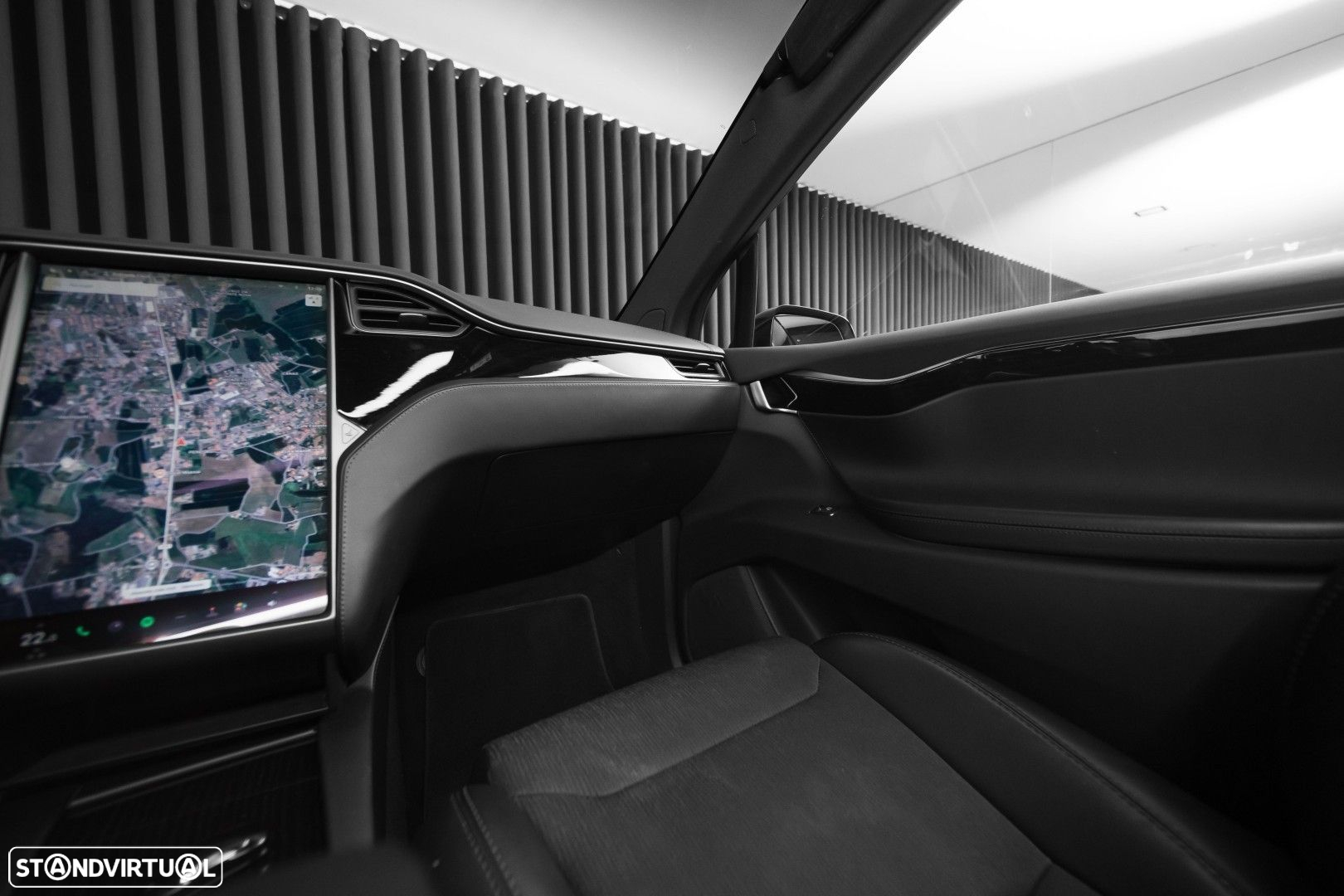 Tesla Model X 75D - 14