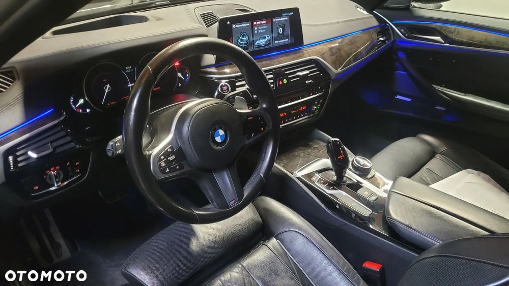 BMW Seria 5 M550i xDrive - 29