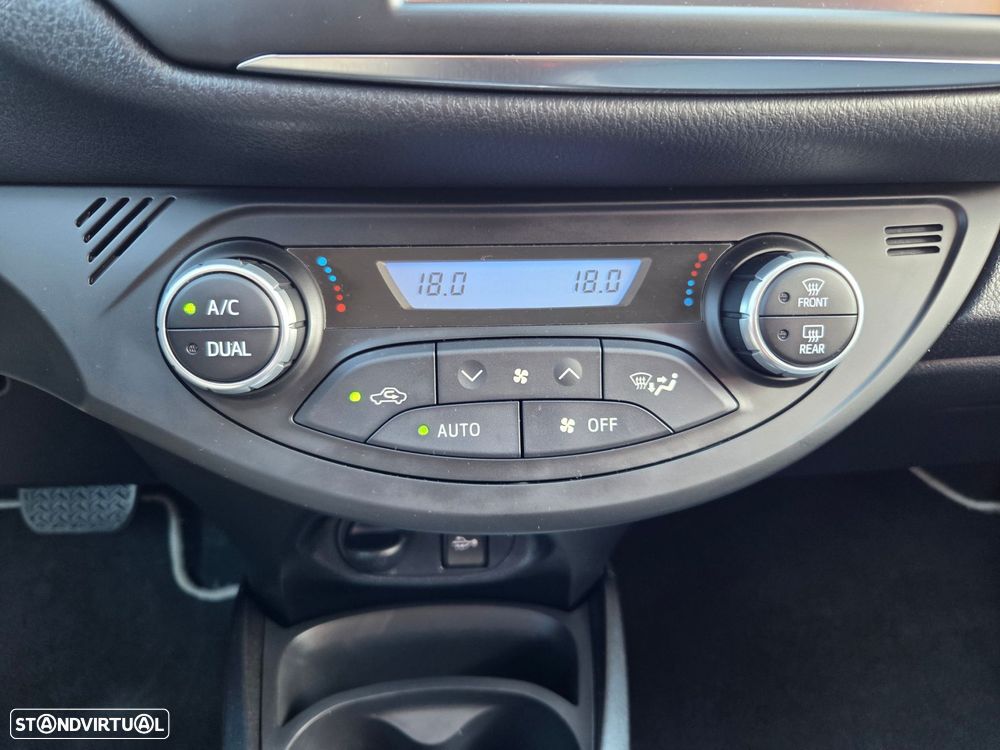 Toyota Yaris 1.5 HSD 20 Anos - 24