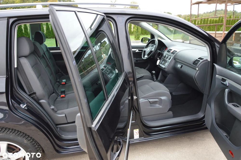 Volkswagen Touran 2.0 TDI Highline - 20