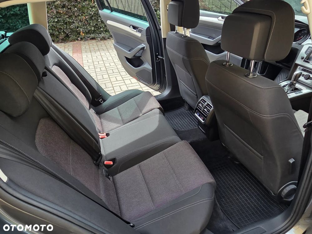Volkswagen Passat 2.0 TDI SCR DSG Comfortline - 25