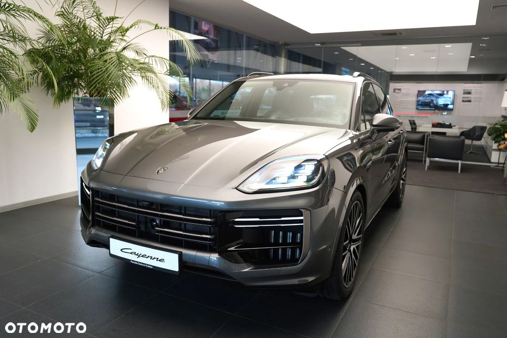 Porsche Cayenne Turbo E-Hybrid PHEV - 4