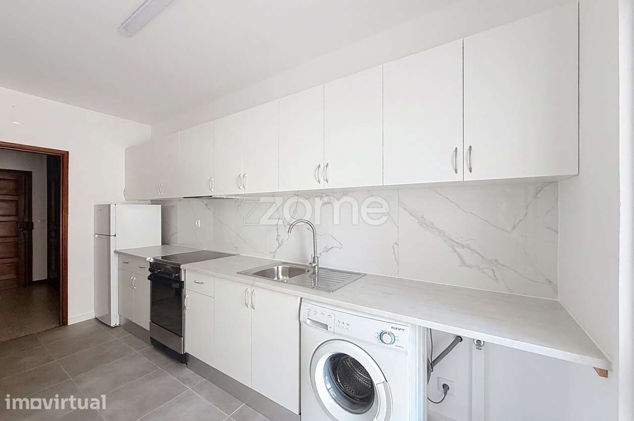 Apartamento T2 com Garagem e Duas Varandas para Arrendamento - Grande imagem: 4/19