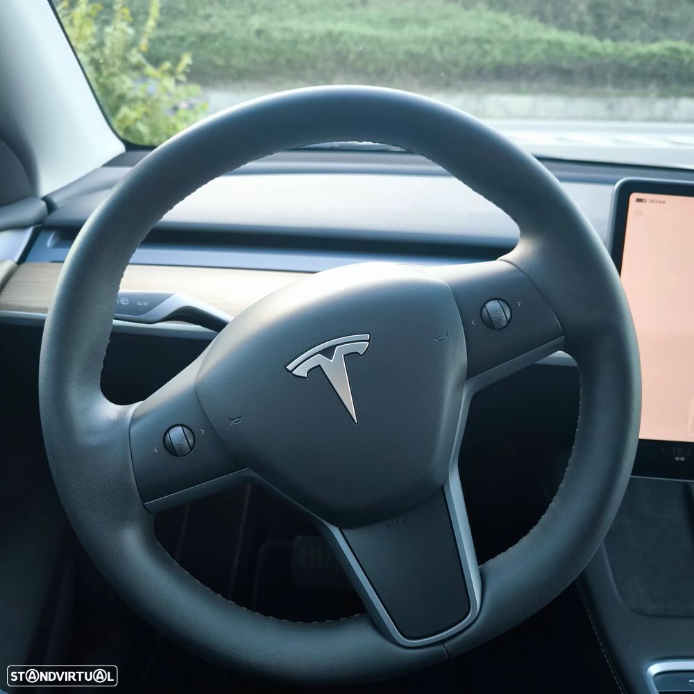 Tesla Model Y RWD - 13
