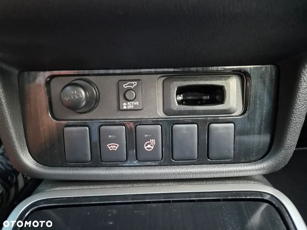 Mitsubishi Outlander - 31