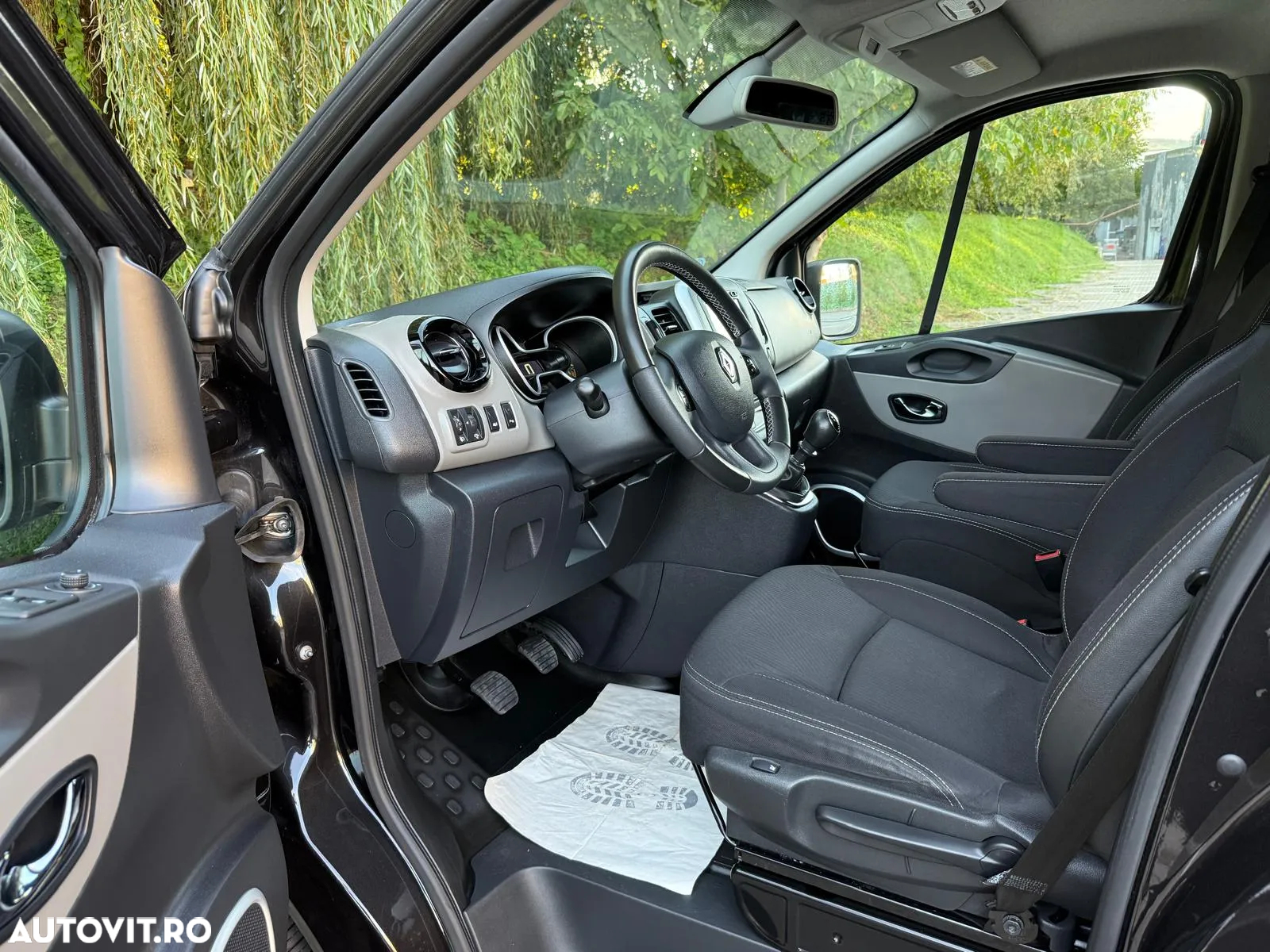 Renault Trafic Combi L2H1 1.6 dCi TT 145 7+1 Expression Plus - 17