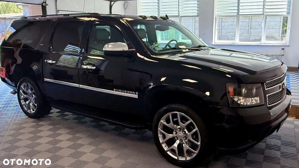 Chevrolet Suburban - 2