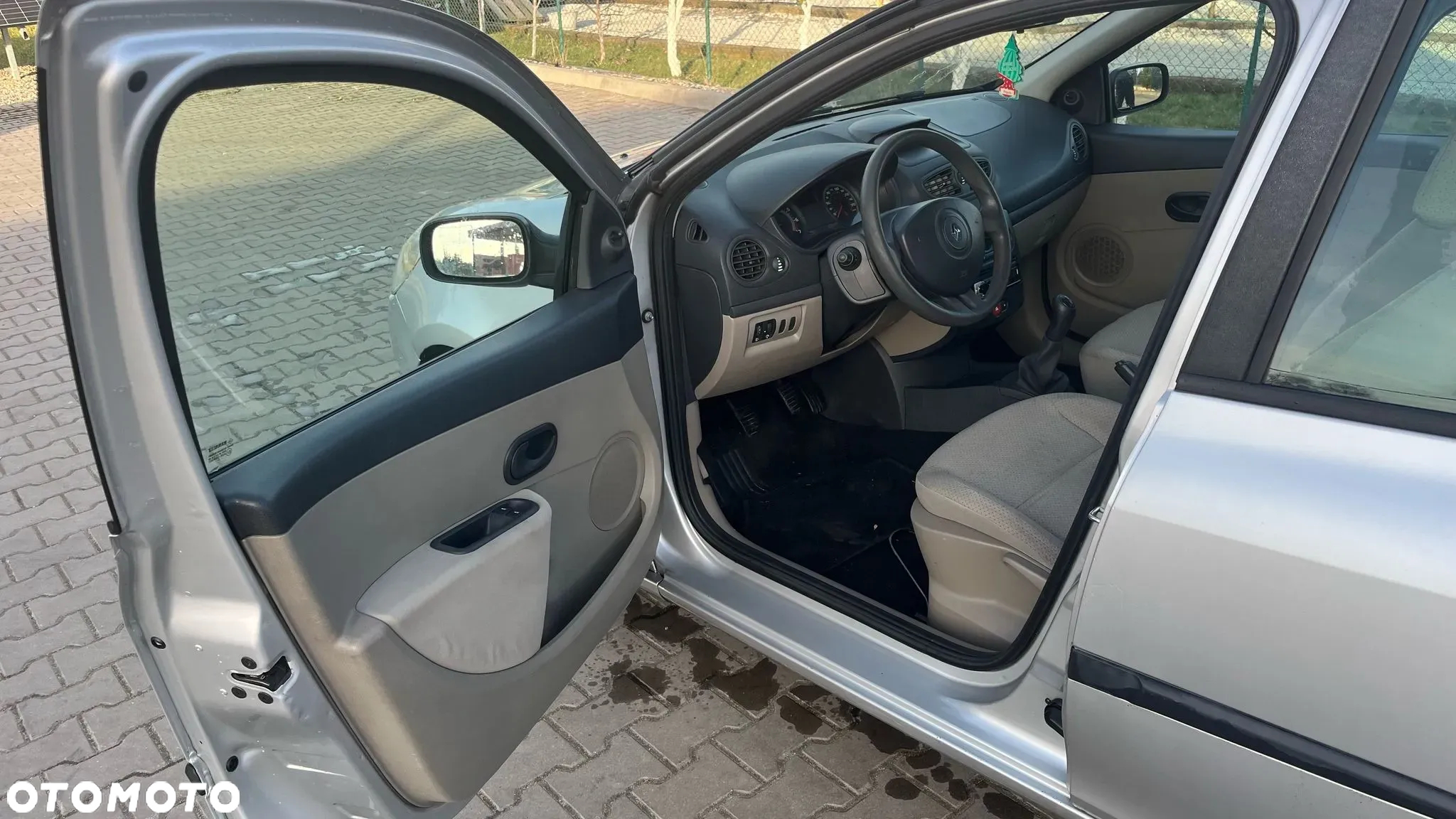 Renault Clio 1.2 16V 75 Dynamique - 11
