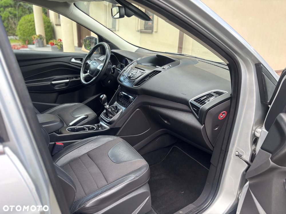 Ford Kuga 2.0 TDCi 2x4 Titanium - 26