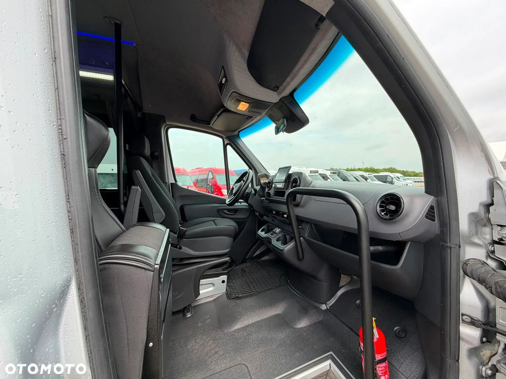 Mercedes-Benz Sprinter 519 - 12