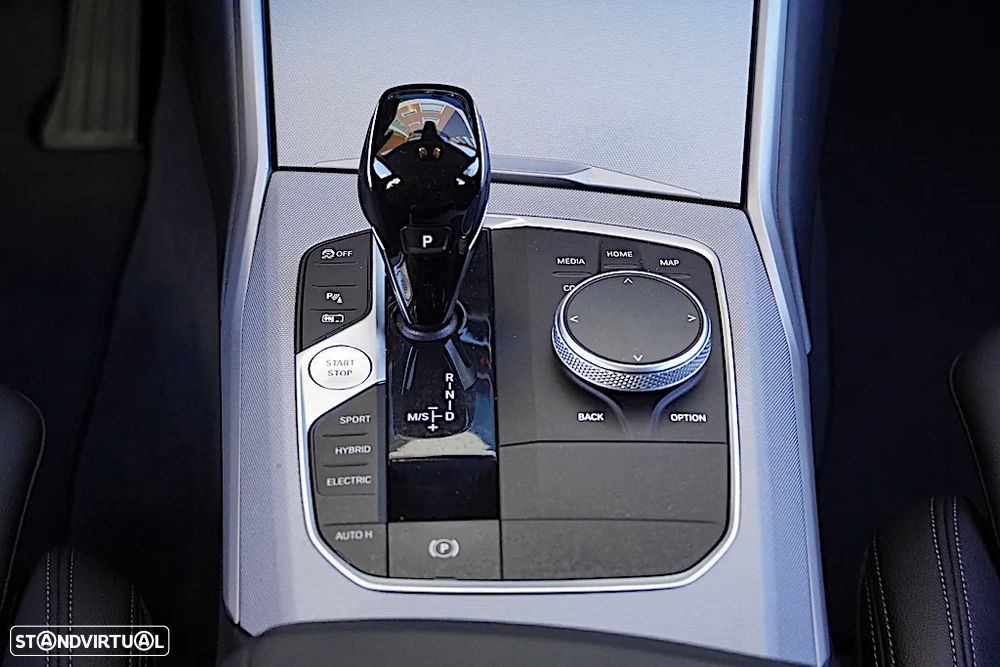 BMW 330 e Touring Auto - 29