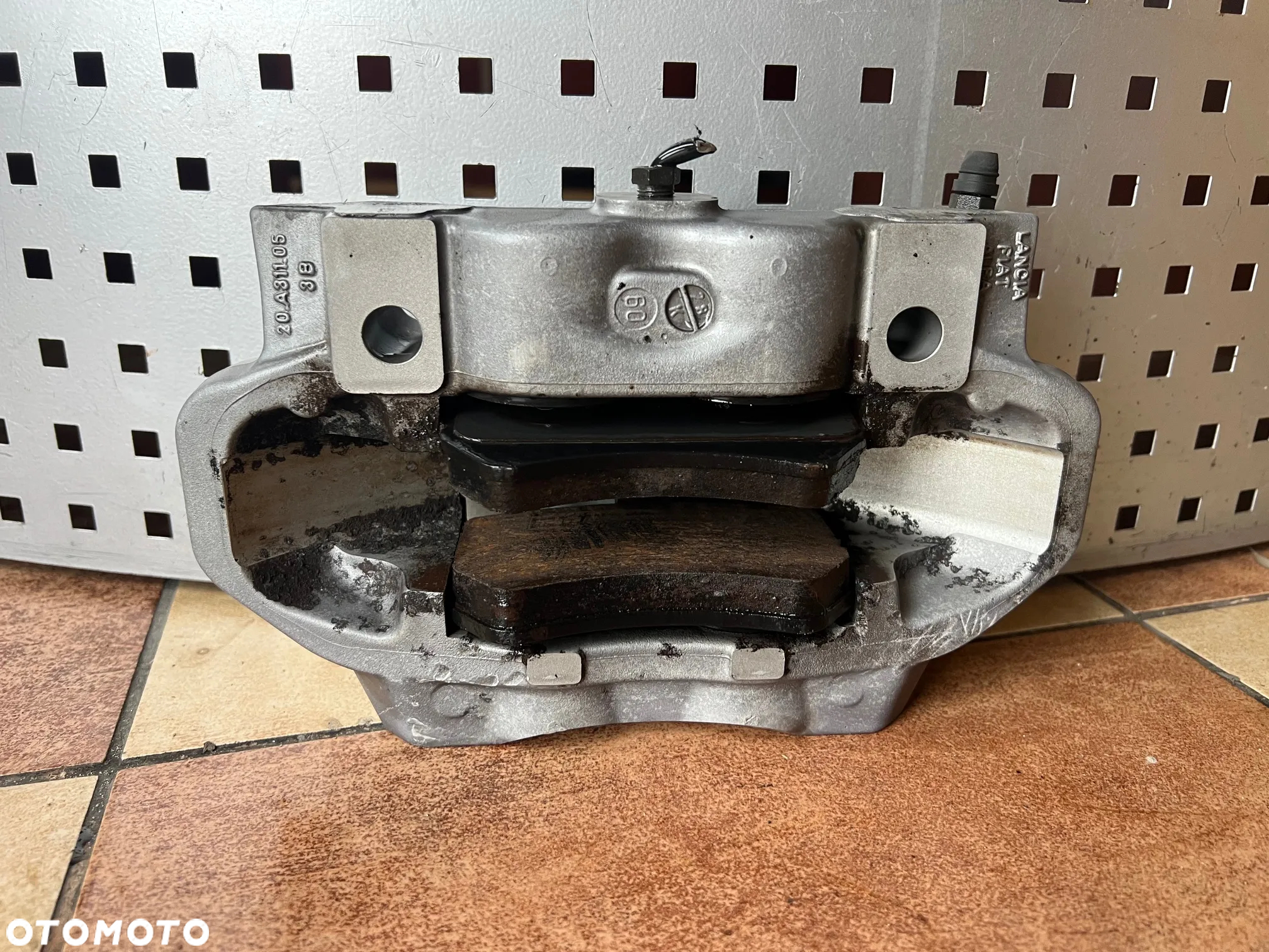 ZACISKI ZACISK HAMULCOWY PRZÓD PRZEDNI BREMBO ALFA ROMEO 159 SUPER STAN - 9