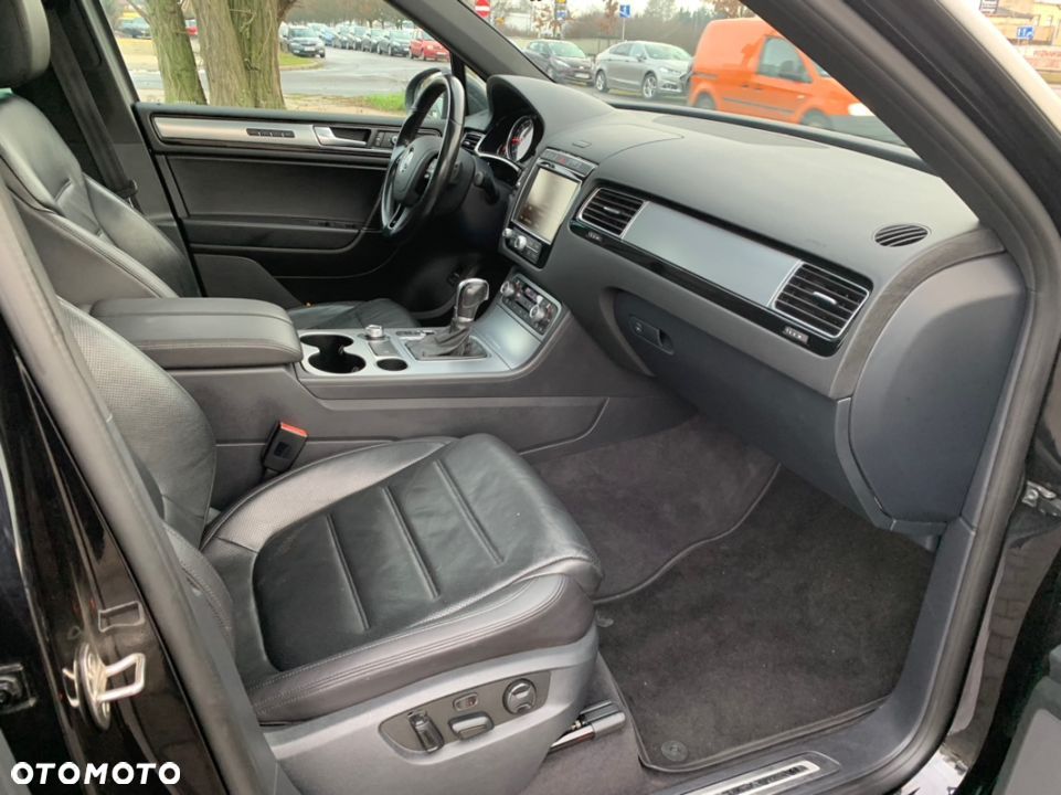 Volkswagen Touareg 3.0 V6 TDI BMT Perfectline R-Style - 8