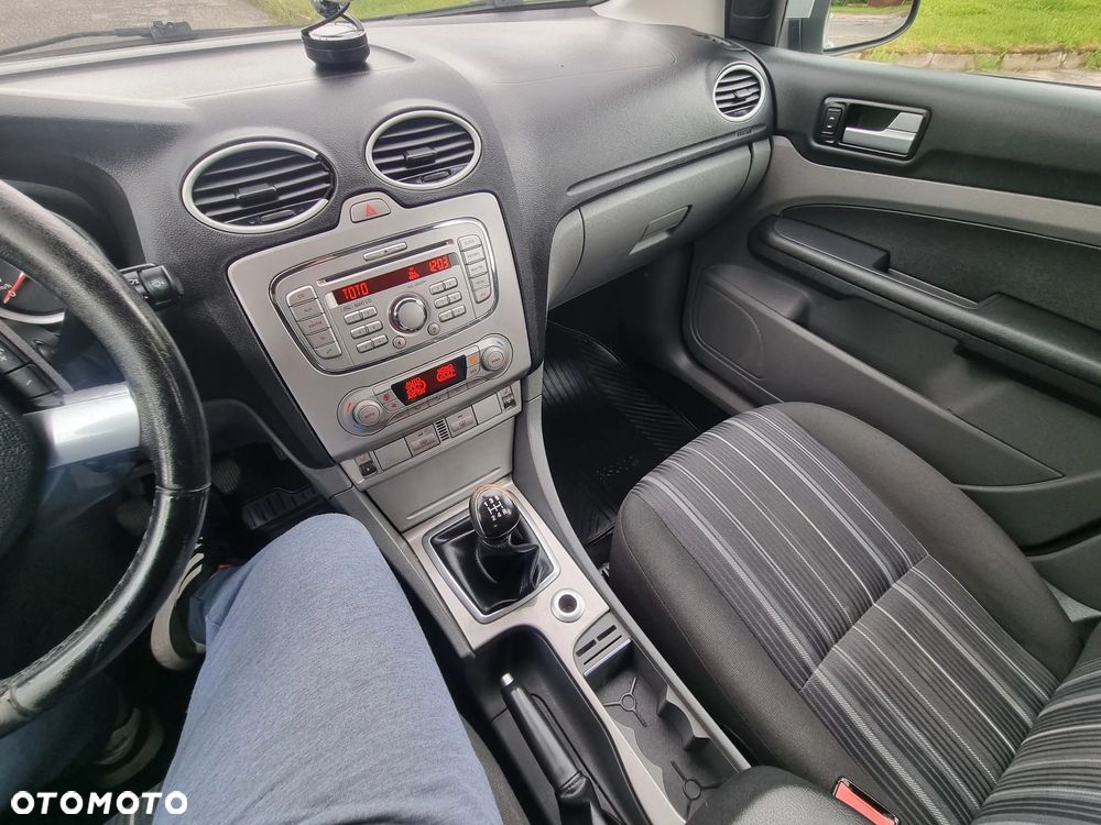 Ford Focus 1.6 TDCi Ambiente DPF - 6