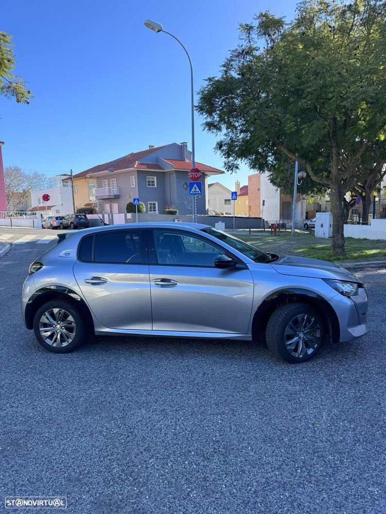 Peugeot e-208 - 10