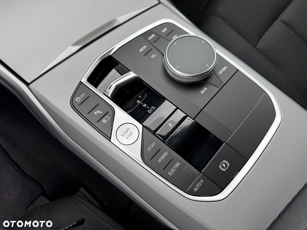 BMW Seria 3 320e PHEV sport - 32