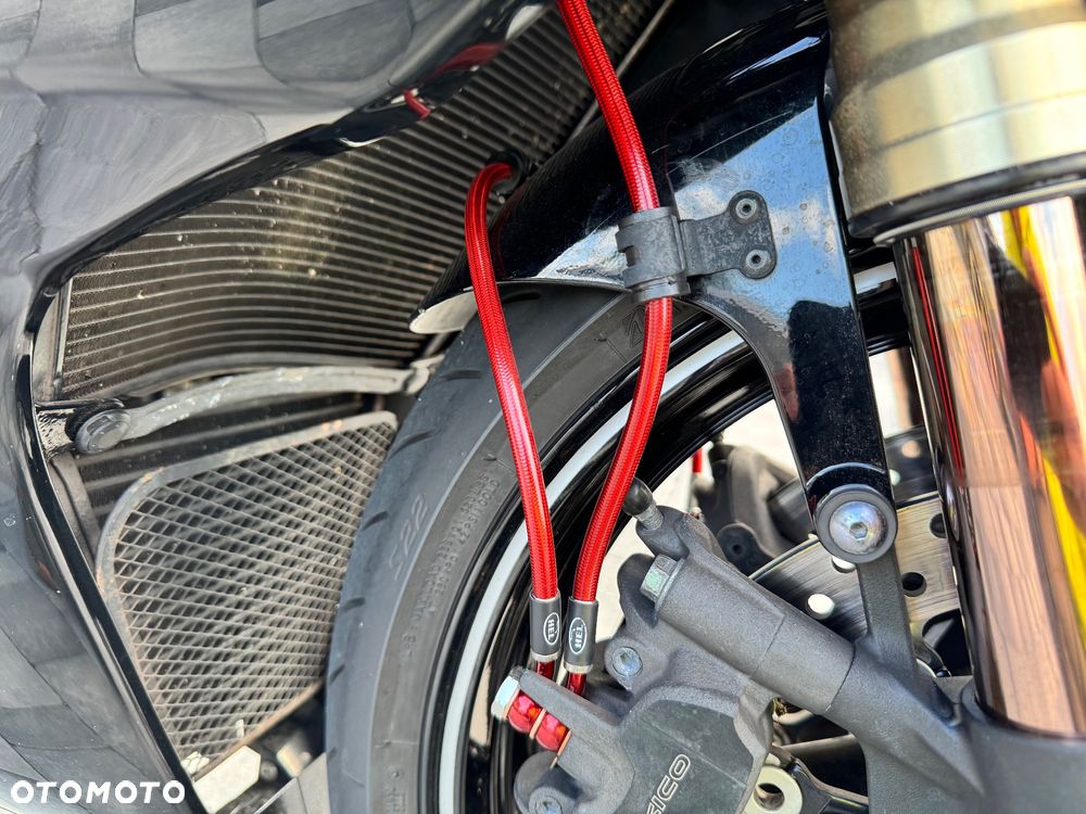 Suzuki GSX 1000 - 16