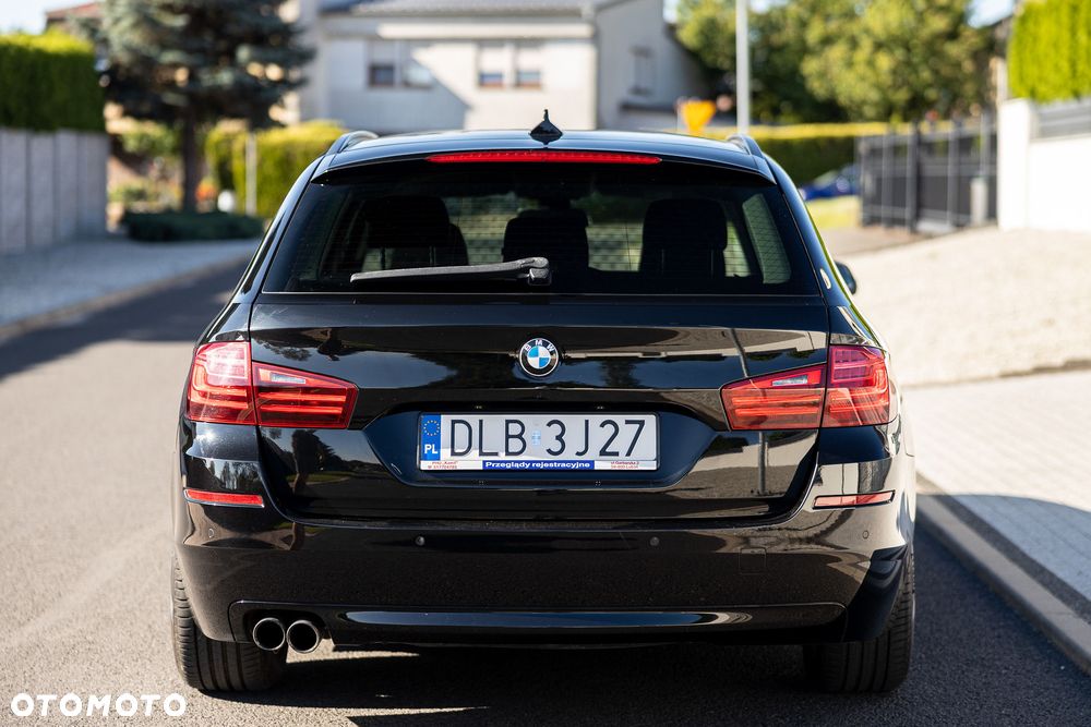 BMW Seria 5 525d - 12