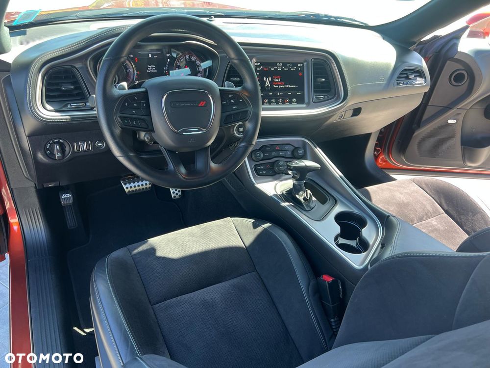 Dodge Challenger 3.6 SXT Plus - 31