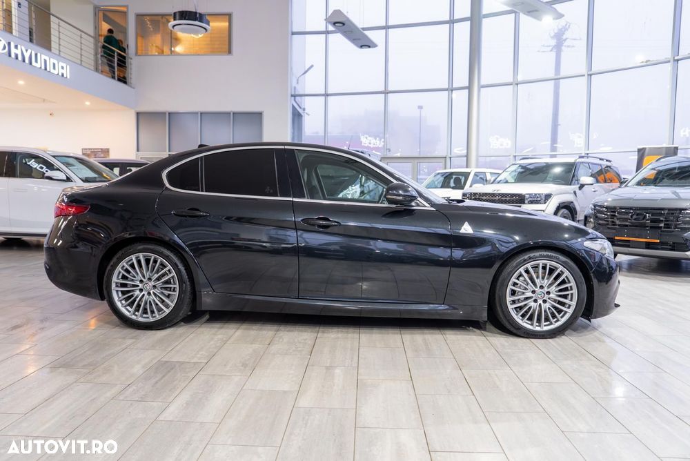 Alfa Romeo Giulia 2.2 Diesel AT8 Super - 8