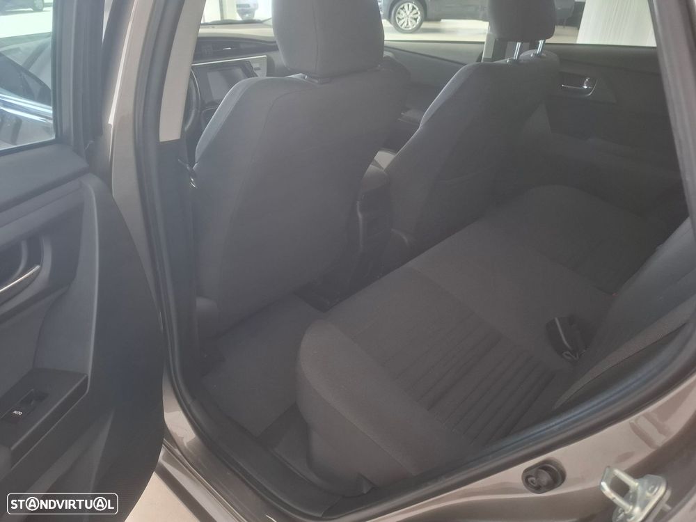 Toyota Auris 1.8 HSD Comfort+P.Sport - 11