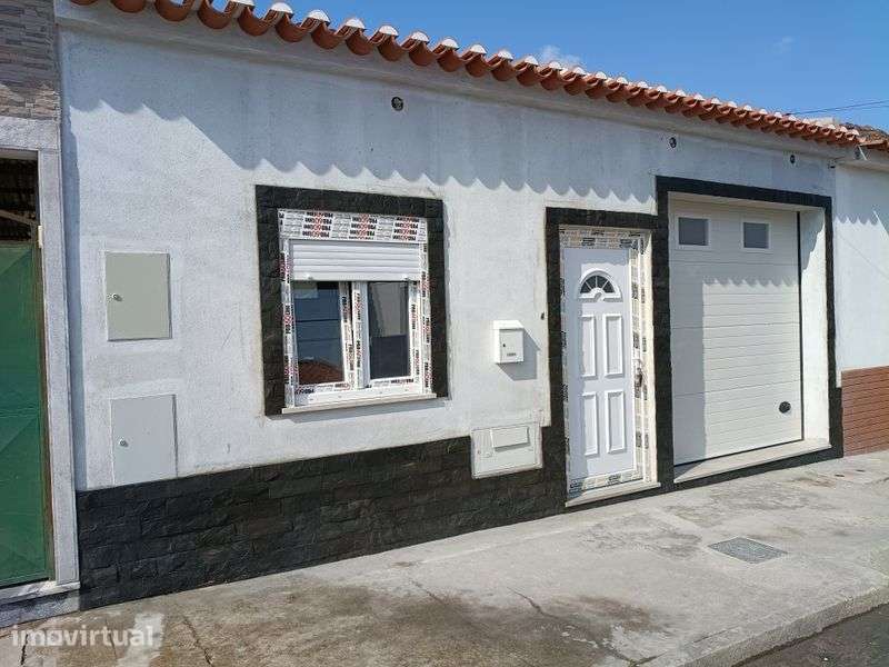 Moradia V2 remodelada em Alpiarça - Grande imagem: 2/11