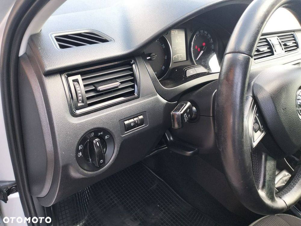 Skoda RAPID - 12