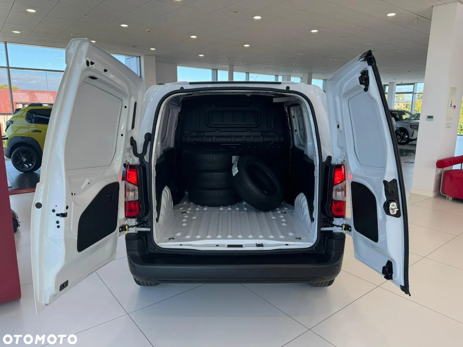 Opel Combo Cargo L1 1000kg 1.5diesel 102km MT6 2025r - 10