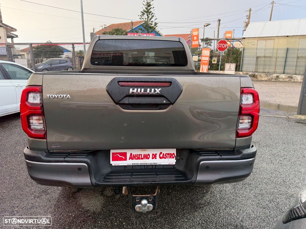 Toyota Hilux 2.8 D-4D 4WD Invincible TA - 21