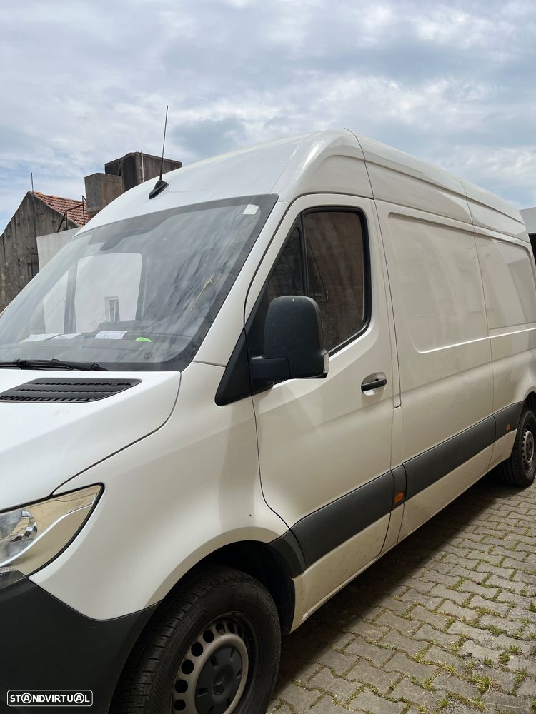 Mercedes-Benz Sprinter - 11