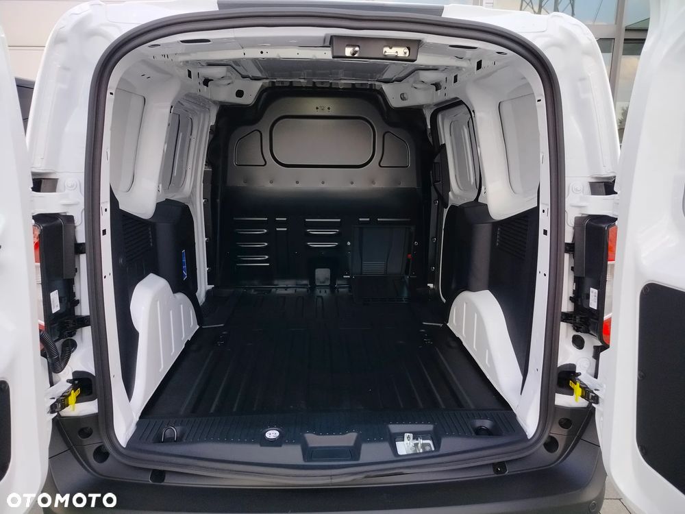 Ford Transit Courier - 20