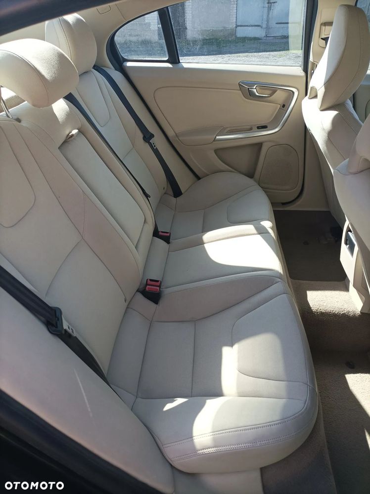 Volvo S60 D2 - 10