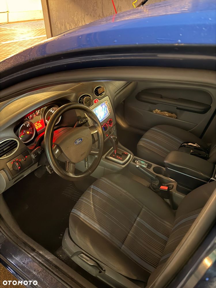 Ford Focus 2.0 Ghia - 14