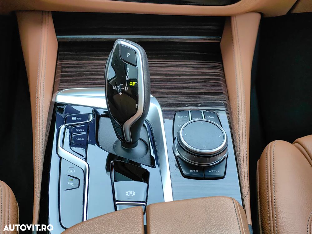 BMW Seria 5 530e Aut. Luxury Line - 28