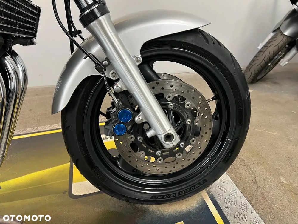 Yamaha XJR - 7