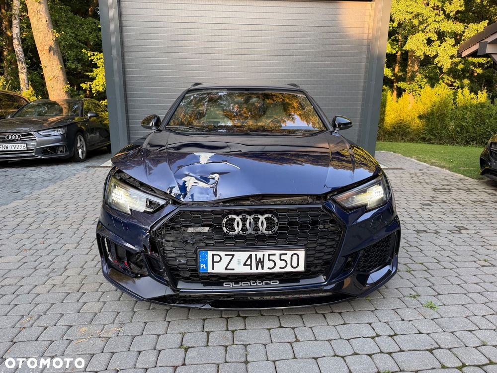 Audi RS4 Avant - 10