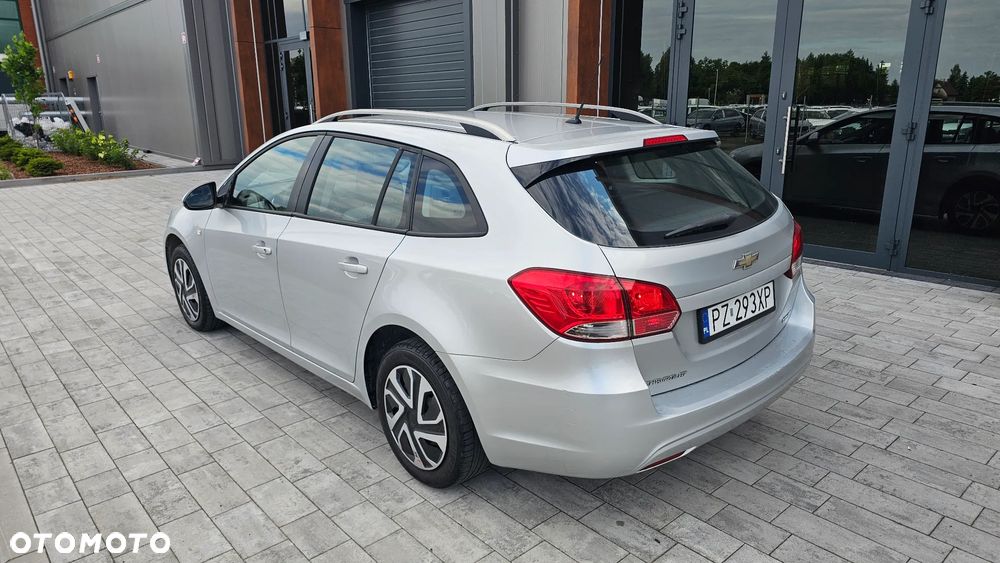 Chevrolet Cruze 1.6 LS - 3