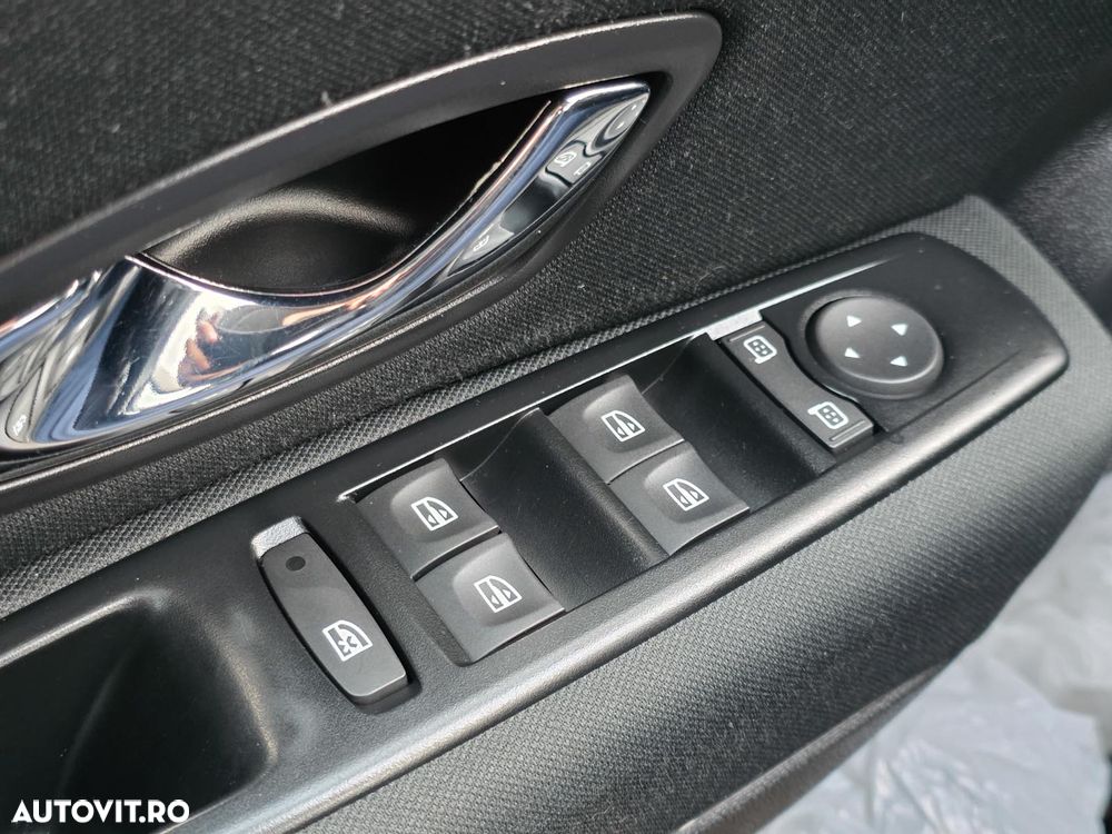 Renault Megane dCi 110 FAP Paris Business - 17