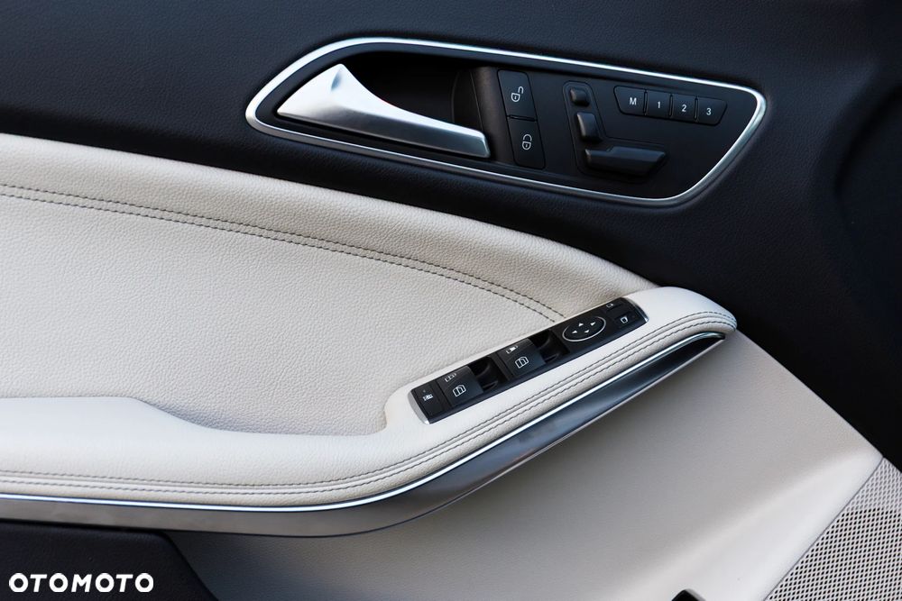 Mercedes-Benz CLA 250 4-Matic - 17