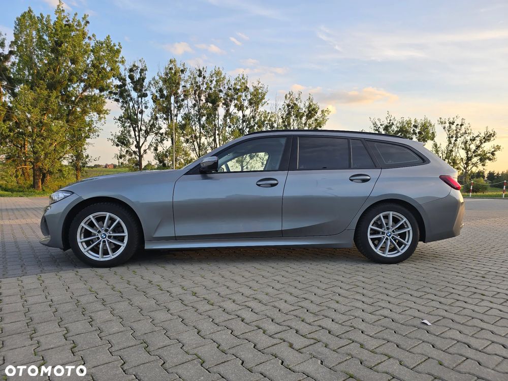 BMW Seria 3 318d mHEV - 5