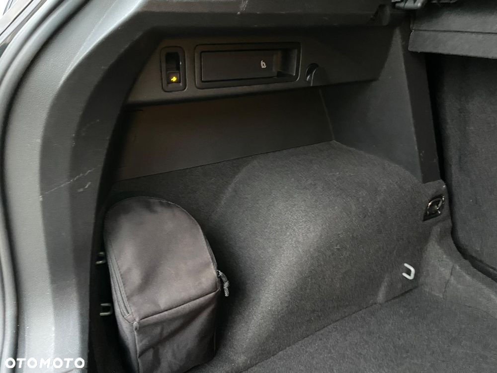 Volkswagen Tiguan 2.0 TDI SCR 4MotION DSG R-Line - 22