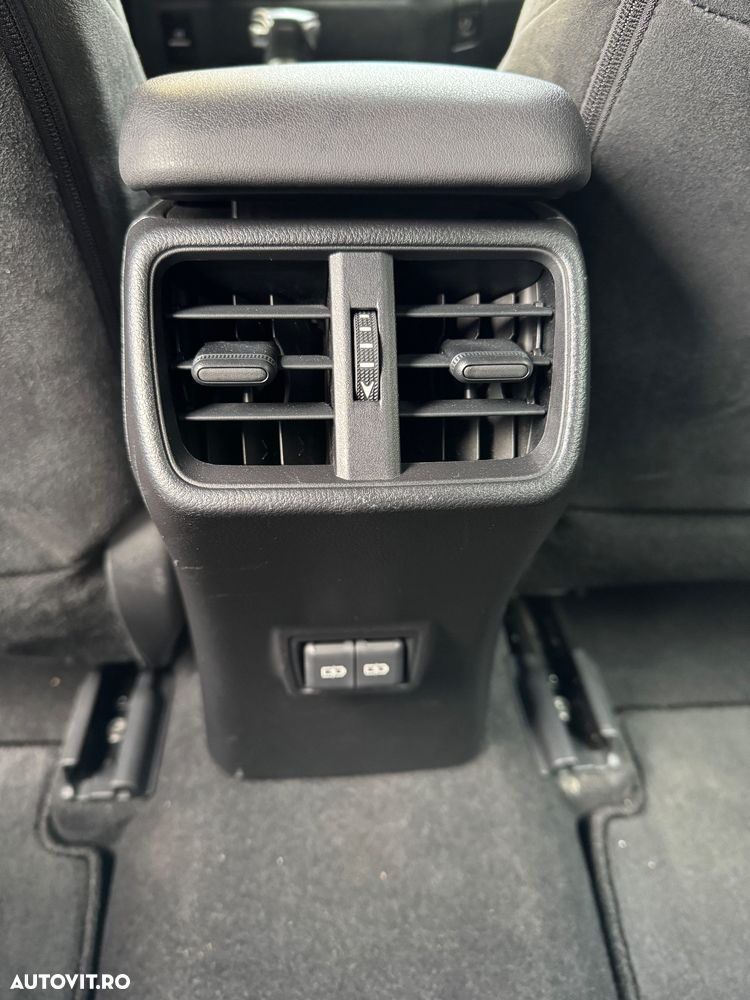 Lexus UX 250h FWD Business - 28