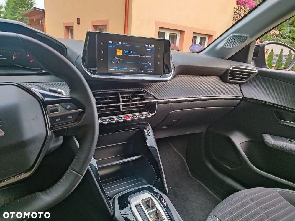 Peugeot 208 PureTech 100 EAT8 Allure - 18